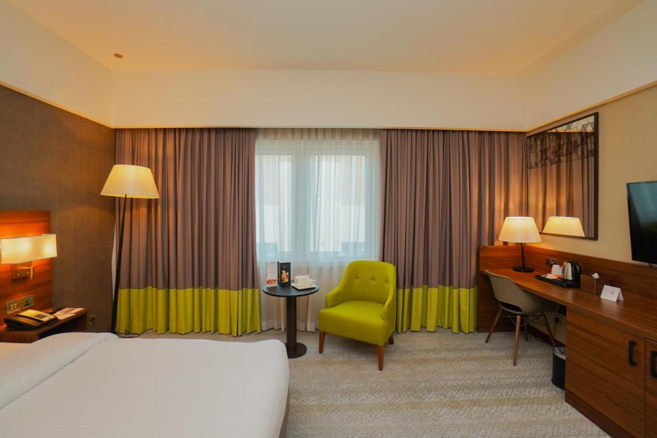 The Grand Lux Hotel 도하 외부 사진 A room at the hotel