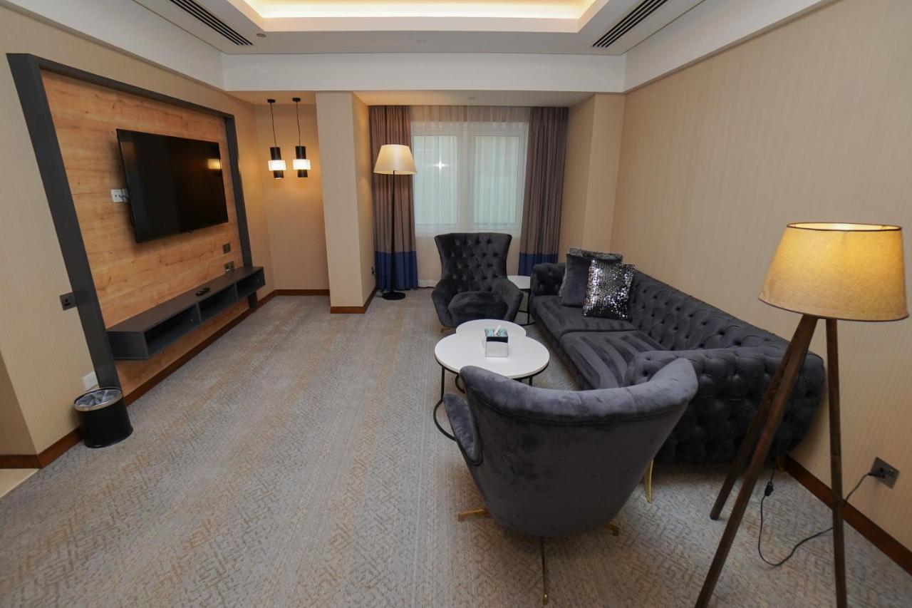 The Grand Lux Hotel 도하 외부 사진 A living room in a hotel suite