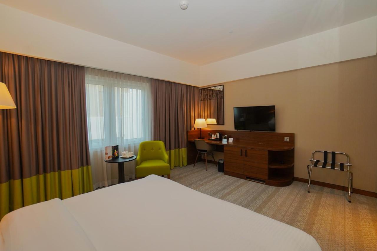 The Grand Lux Hotel 도하 외부 사진 A room at the hotel