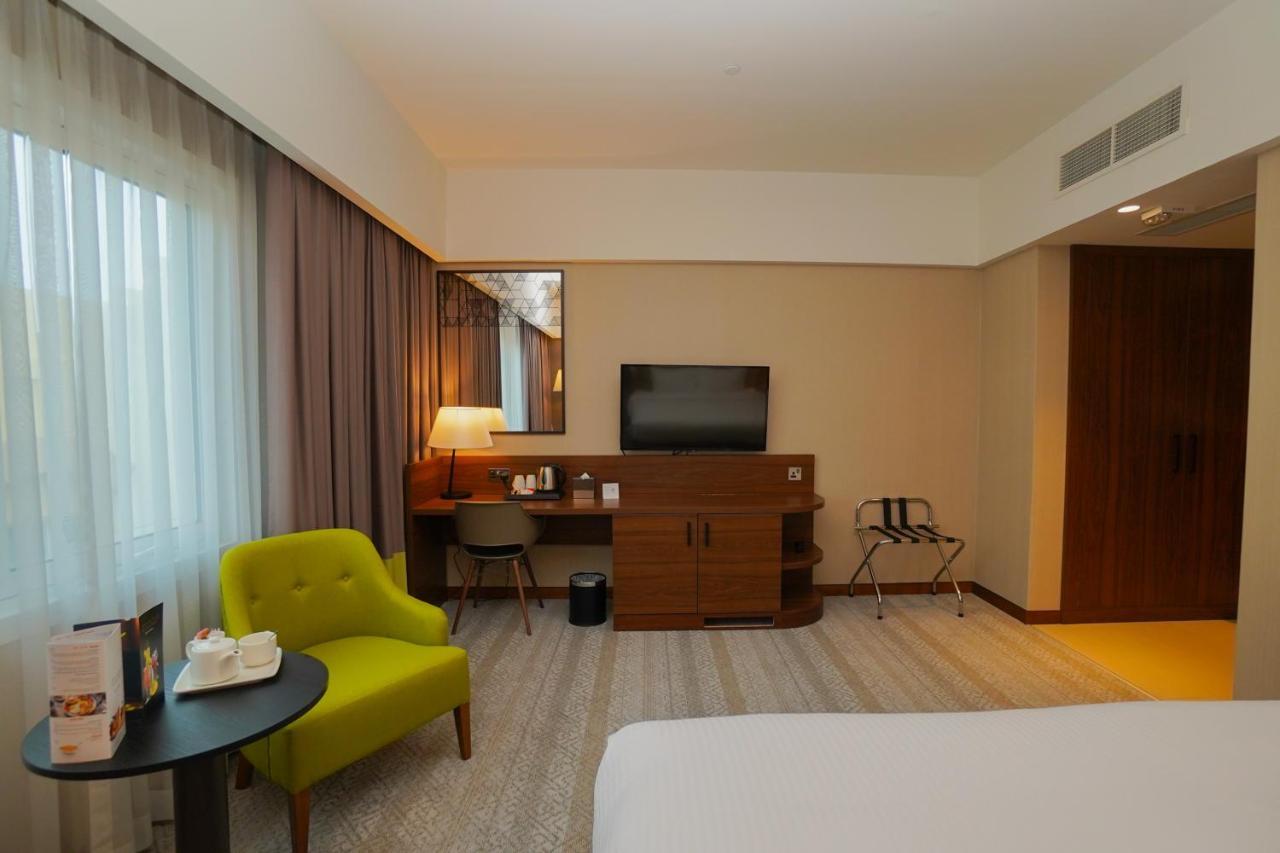 The Grand Lux Hotel 도하 외부 사진 A room at the hotel