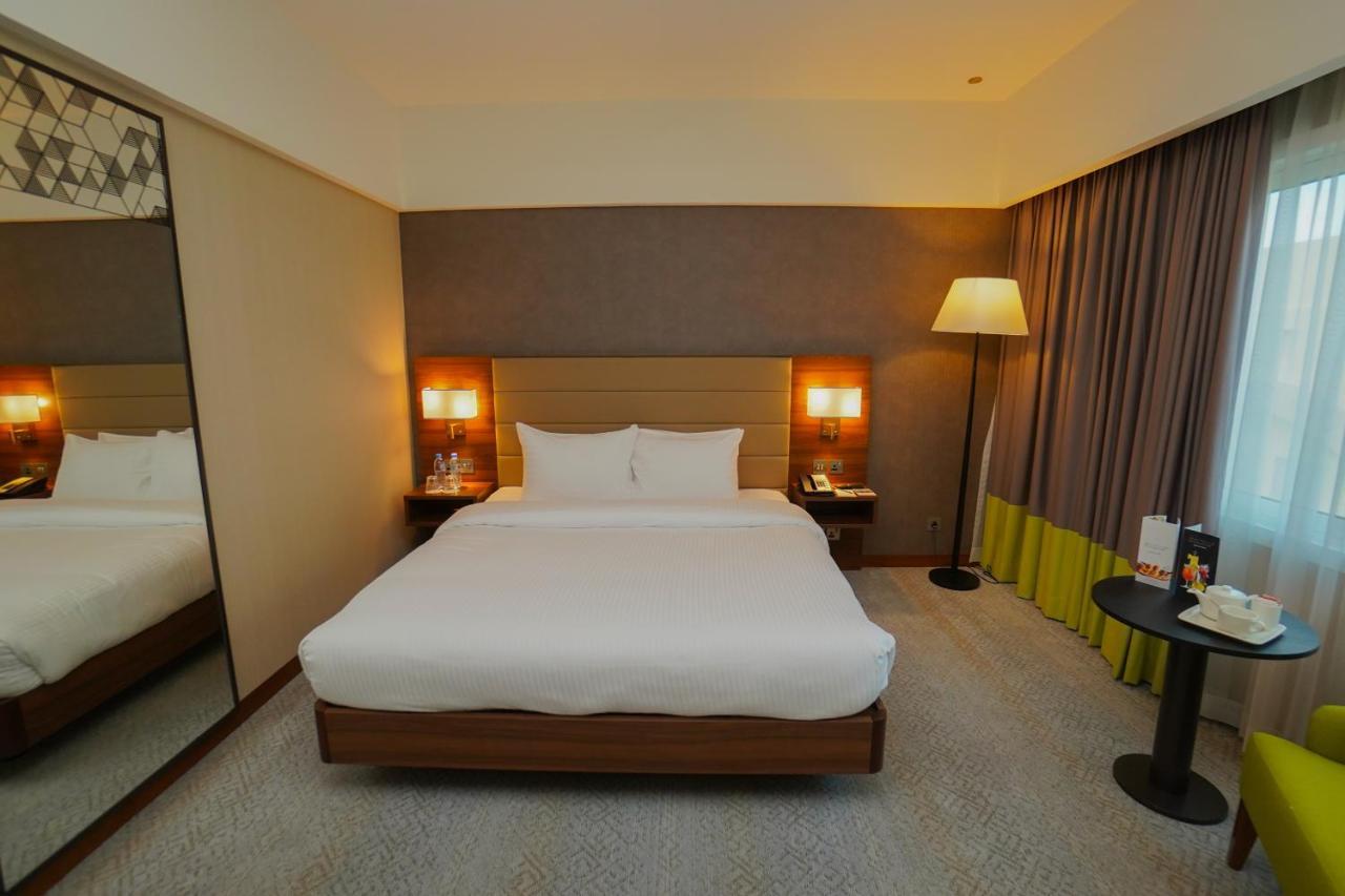 The Grand Lux Hotel 도하 외부 사진 A room at the hotel