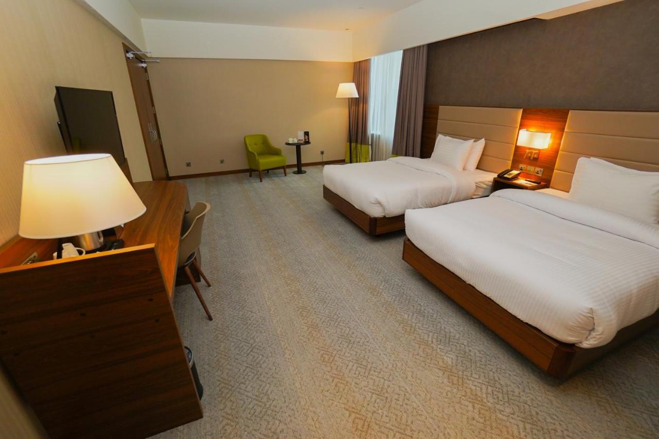 The Grand Lux Hotel 도하 외부 사진 A room at the hotel