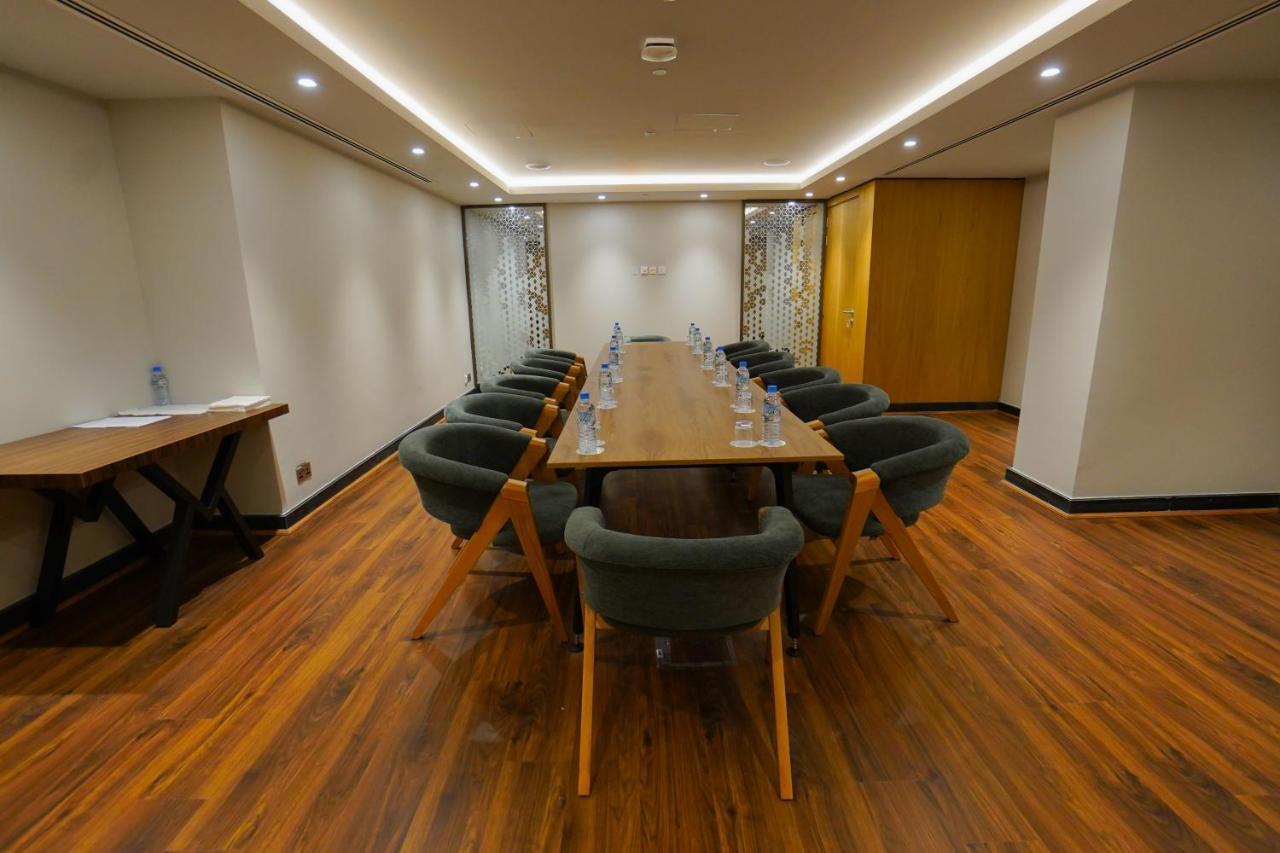 The Grand Lux Hotel 도하 외부 사진 Meeting room at the hotel