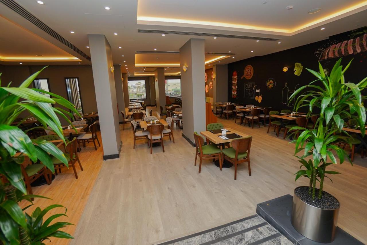 The Grand Lux Hotel 도하 외부 사진 Restaurant