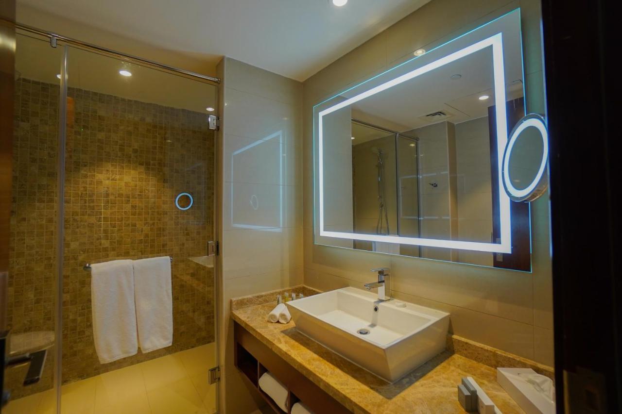 The Grand Lux Hotel 도하 외부 사진 Bathroom
