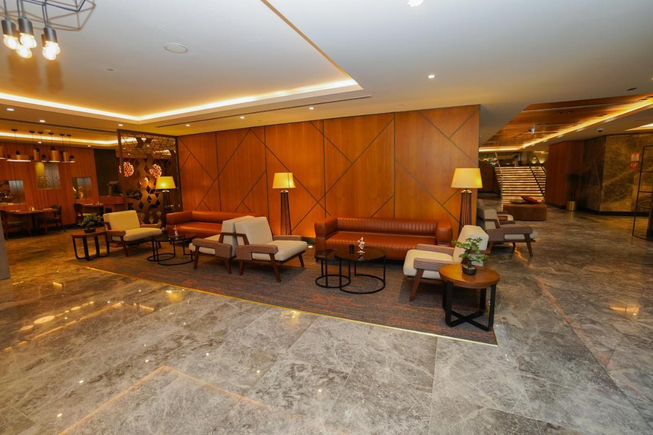 The Grand Lux Hotel 도하 외부 사진 The lobby of the hotel