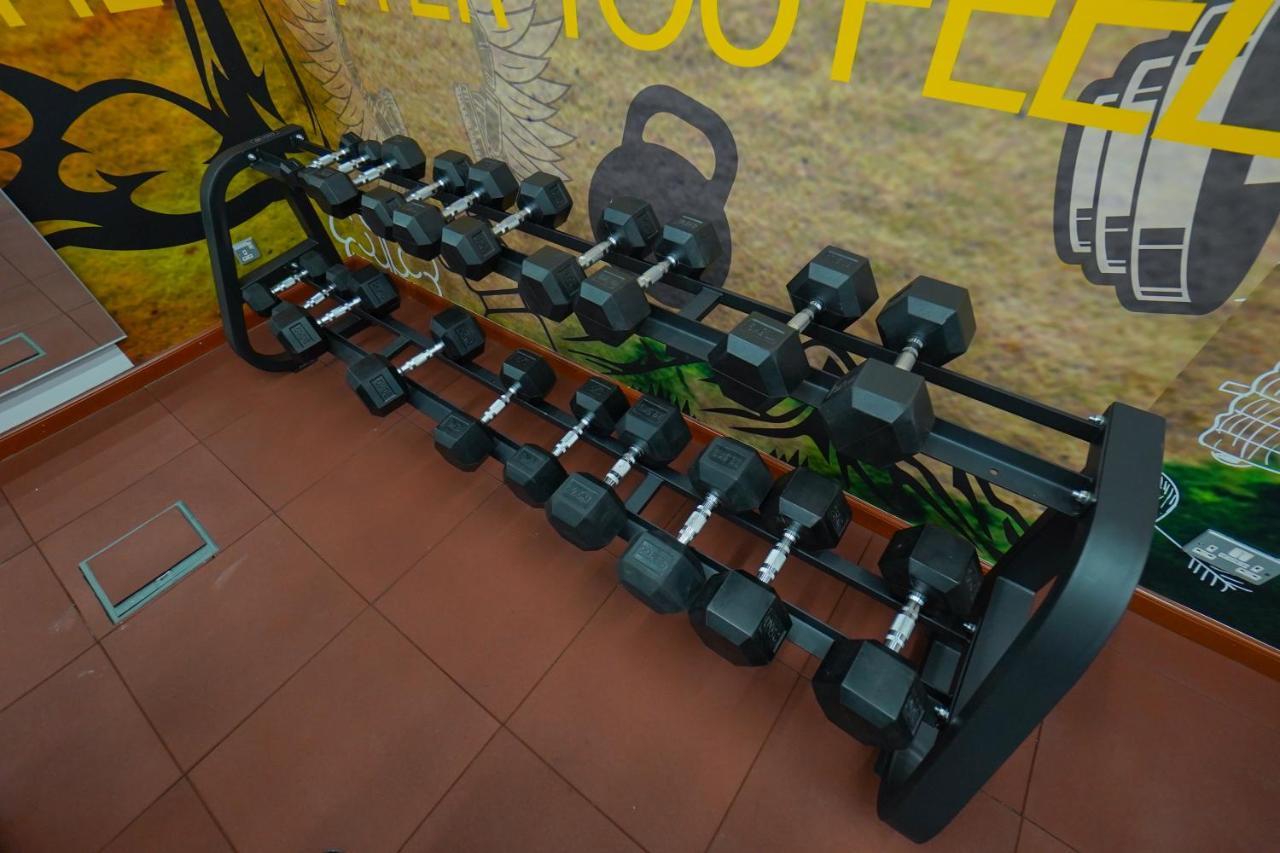 The Grand Lux Hotel 도하 외부 사진 Dumbbell rack