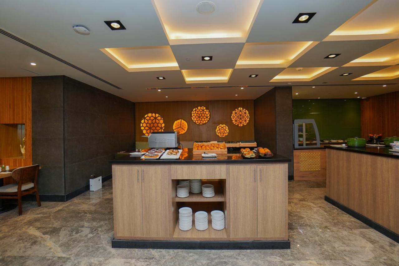 The Grand Lux Hotel 도하 외부 사진 The interior of the lounge