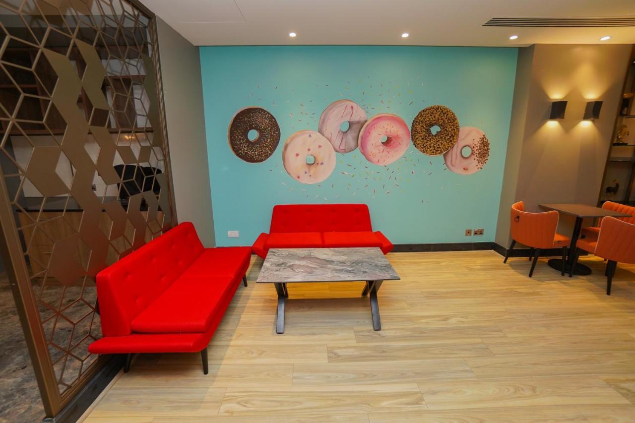 The Grand Lux Hotel 도하 외부 사진 The interior of a Dunkin' Donuts in Paris, France