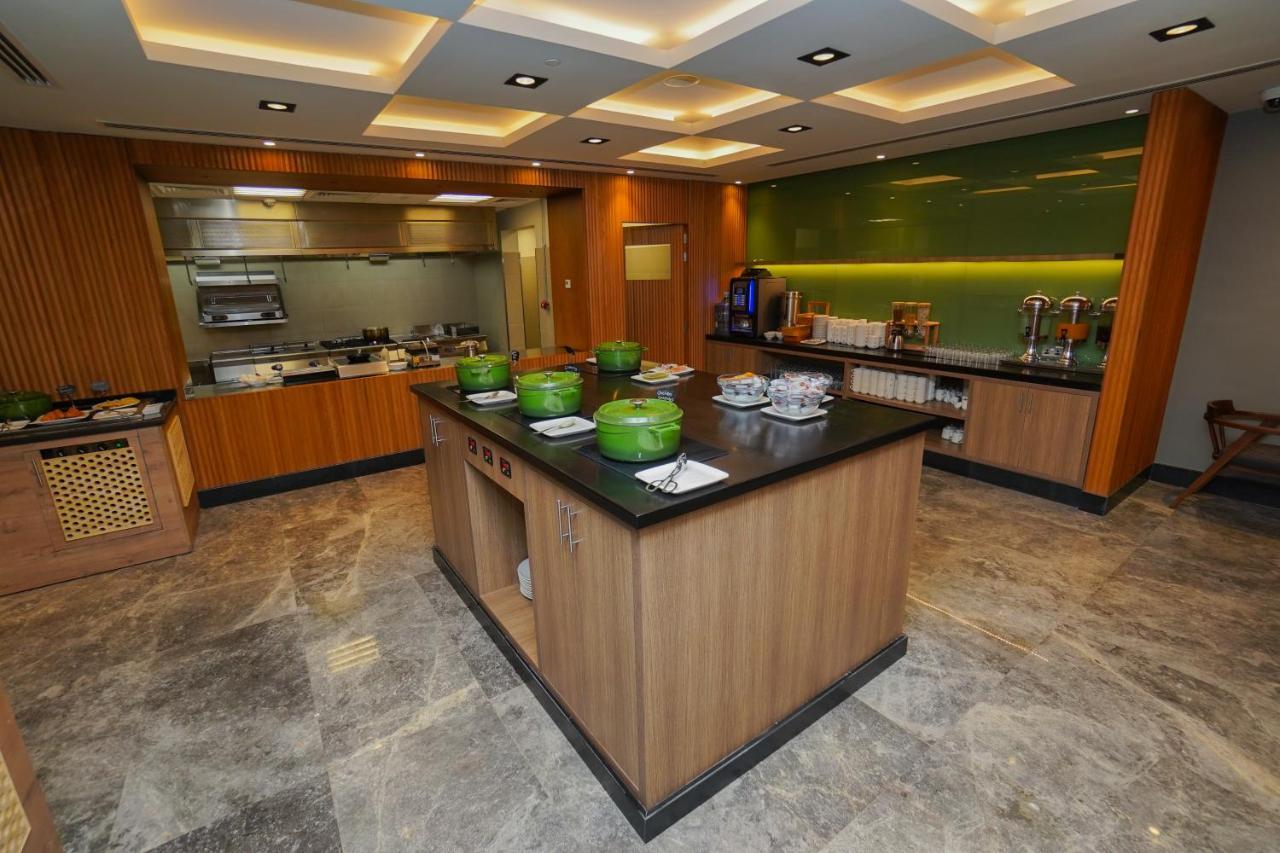 The Grand Lux Hotel 도하 외부 사진 The kitchen at the Royal Brunei Airlines VIP Lounge at Brunei International Airport